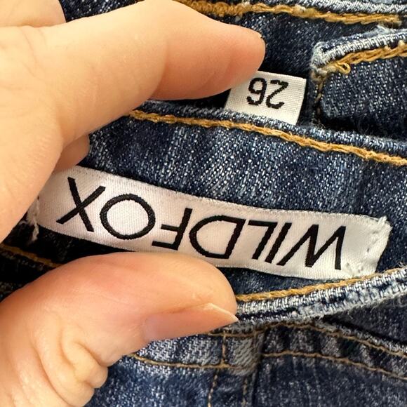 WILDFOX Low Rise Distressed Cut Off Daisy Duke Jean Shorts Medium Rinse Sz 26 - Picture 7 of 7